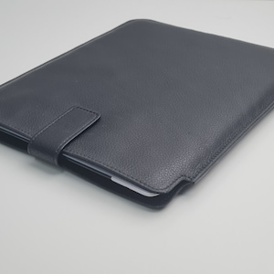 Housse en cuir personnalisée pour iPad avec attache magnétique | Étui pour iPad, étui, technologie, initiales monogrammes