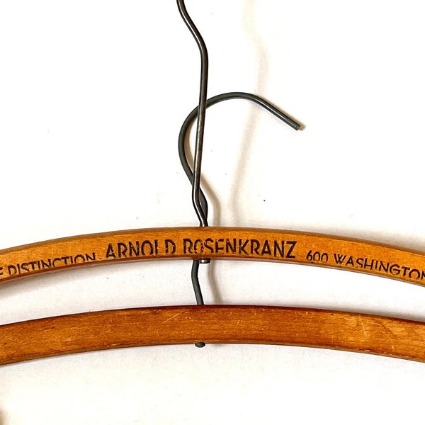 Zeldzame vintage houten kledinghangers Boston reclame jaren '30 jaren '40 antieke houten hanger clothiers