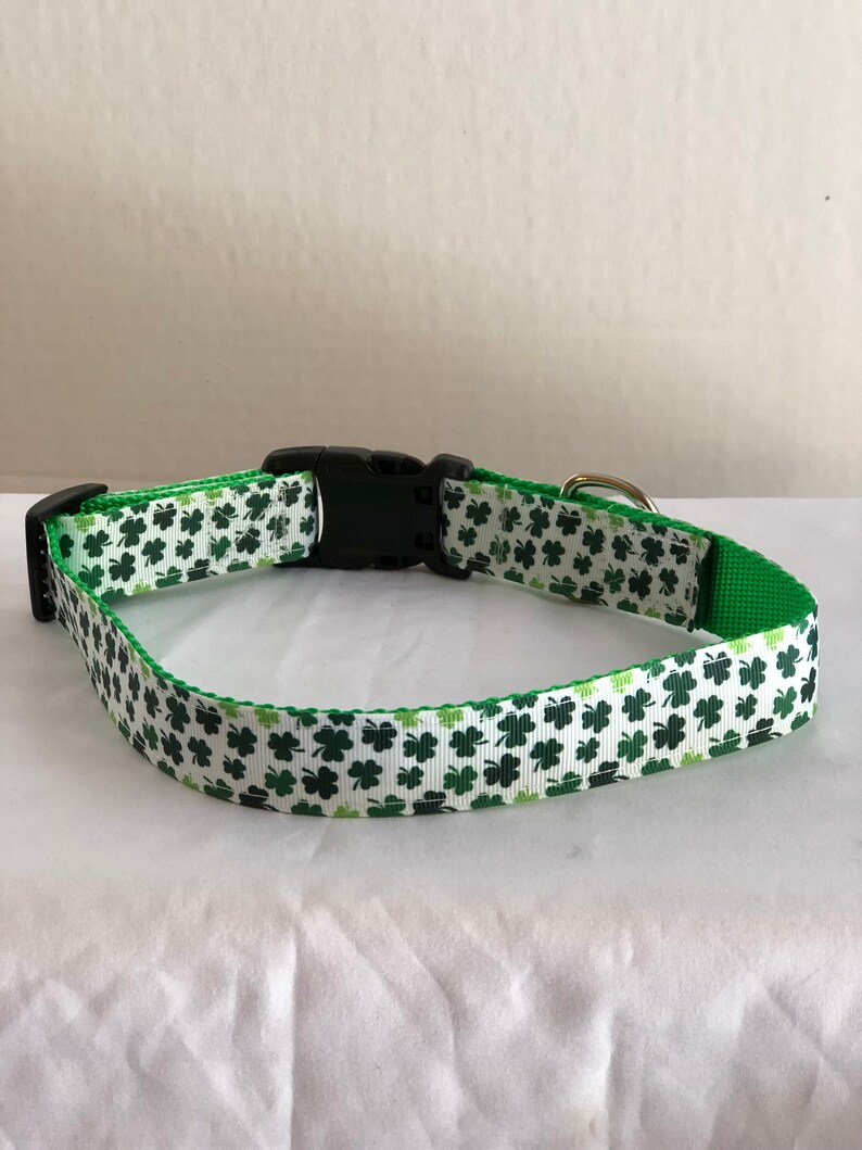 The Clancy Multi Colored Shamrocks St Patrick/'s Day Themed White and Green Adjustable Dog Collar