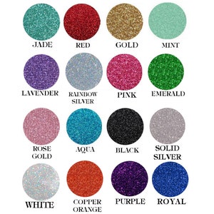 Op de afbeelding: Een kleurenkaart met 16 glitterkleuren in cirkelvormige vormen. Kleuren zijn Jade, Rood, Goud, Mint, Lavendel, Regenboog Zilver, Roze, Emerald, Rose Goud, Aqua, Zwart, Massief Zilver, Wit, Koper Oranje, Paars en Royal.