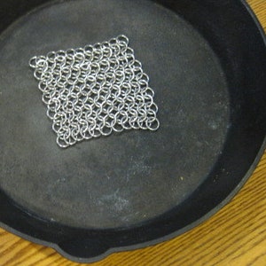 Dapper&Doll Cast Iron Cleaner - Chainmail Scrubber for Cast Iron Pans -  Skillet Pan Pot Scraper 