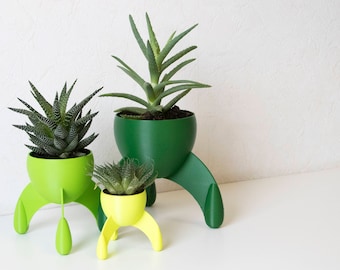 Rocket planter available in multiple colors and sizes