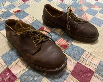 Vintage Made in England Doc Martens AW004 Low Rise Brown Oxford Distressed Punk Shoes / Size 6 Mens