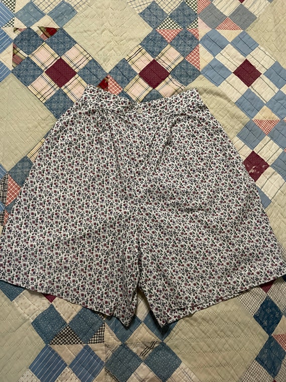 90s Vintage Floral Cotton High Waist Bermuda Shor… - image 2