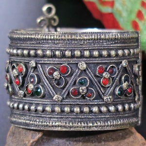 Kunstvoller Afghanischer Armreif - Vintage Kuchi Tribal Schmuck - Handgemacht in Zentral Asien - 18cm Handgelenksumfang