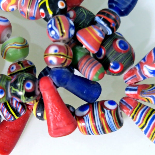 VINTAGE KIFFA NECKLACE - A Traditional Mauritanian Necklace with Colorful Kiffa Beads - Handcrafted Tribal Jewelry From Africa