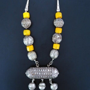 OLD YEMENI NECKLACE - With Large Hirz and and 6 Globe Beads - Handcrafted Tribal Jewelry Necklace from Yemen - Collectible