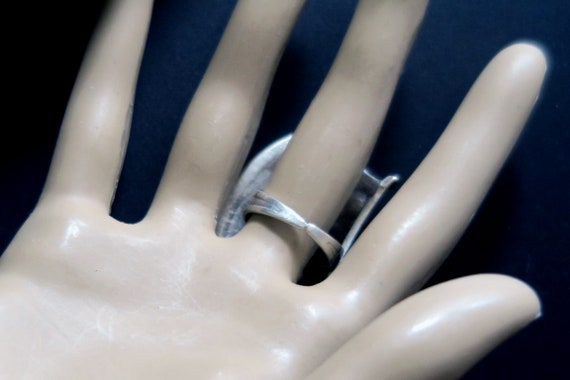 LARGE FACE RING - Silver-Plated Ring with Sylized… - image 5