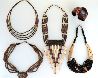 BIJOUX TON TERRE Lot de bijoux en bois et os de yak artisanaux - 4 colliers et 1 bracelet