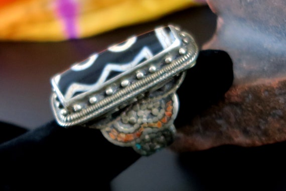 LARGE TIBETAN RING - Vintage Silver Amulet Ring w… - image 4