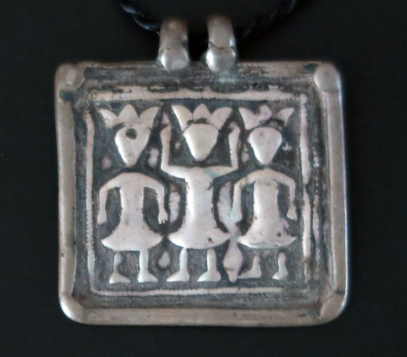 Tribal Silver Amulet Hoi Mata - Ca 1910 Tribal Silver Amulet Hoi Mata - Ca 1910