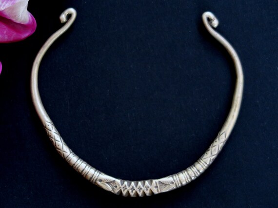 VINTAGE TRIBAL TORC - Traditional Choker Neck-Ring