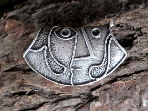 LARGE FACE RING - Silver-Plated Ring with Sylized… - image 7