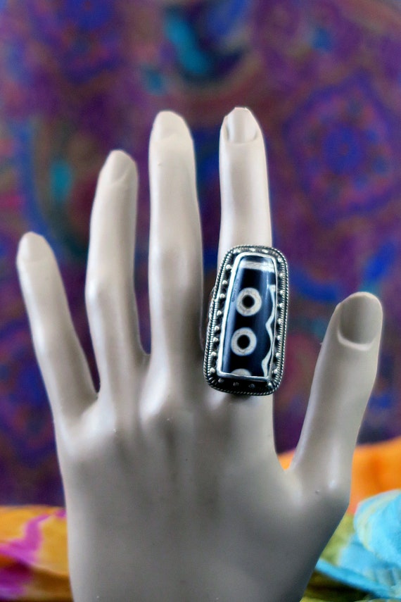 LARGE TIBETAN RING - Vintage Silver Amulet Ring wi