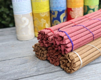 Tibetanische Deites Räucherstäbchen Traditionelles handgemachtes Dhoop für Meditation Zen Bündel 24 Stäbe