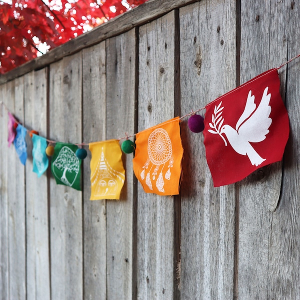 Bandera de oración de los siete afortunados, pompones de fieltro