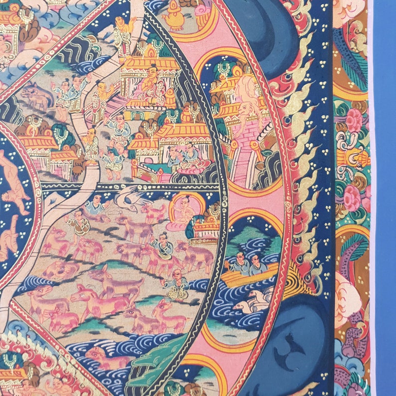 Pode incluir: Uma pintura de mandala budista tibetana colorida que representa a Roda da Vida. A pintura apresenta um c&iacute;rculo central com uma divindade, rodeado por c&iacute;rculos conc&ecirc;ntricos com v&aacute;rias cenas de vida e morte. O c&iacute;rculo exterior representa os doze elos da depend&ecirc;ncia origin&aacute;ria.