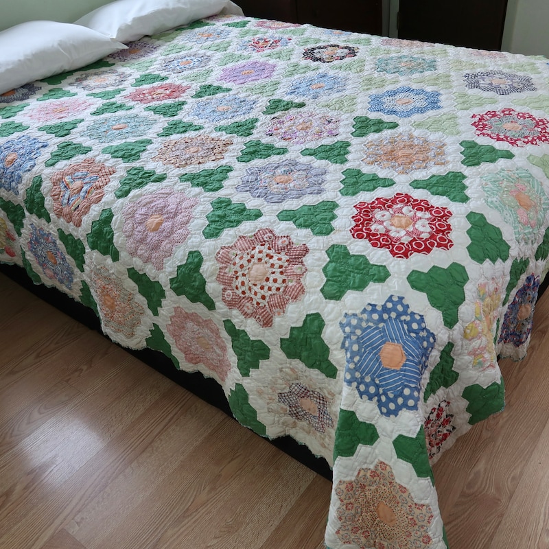 Flower Garden Quilted Blanket NCU0TL341