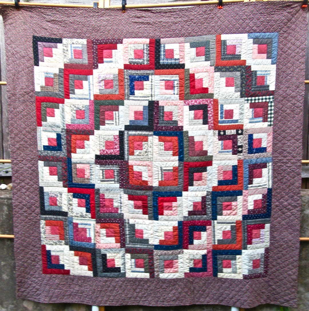 Log Cabin Barn Raising Antique Quilt in Light and Dark Multicolor ...