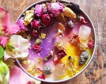 Abundance Crystal Candle: Peridot, Citrine, Pyrite & 24k Gold | Essence of Abundance