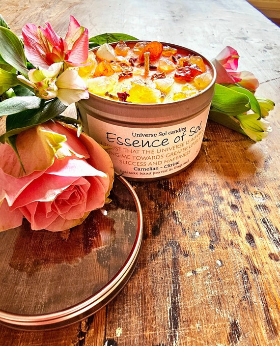 ESSENCE OF SOL - manifestation candle. Aromatherapy crystal candle with Citrine, Carnelian crystal & floral, fruity scent | Spiritual Gift