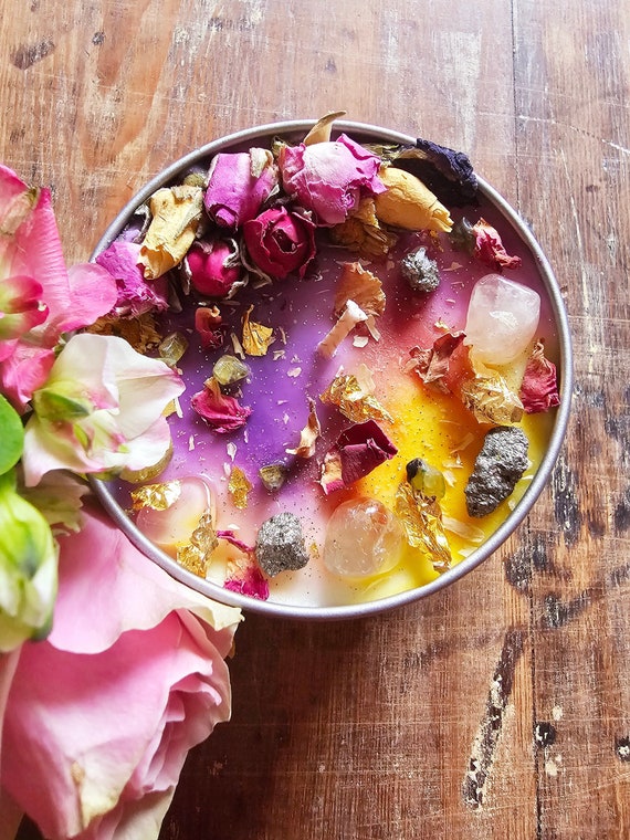ESSENCE OF ABUDANCE - manifestation candle. Aromatherapy crystal candle with Peridot, Citrine, Pyrite crystals, 24k Gold & Birthday gift
