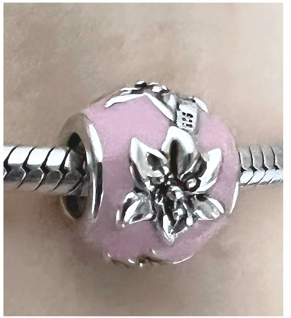 Lily charm pandora outlet