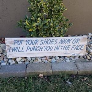 Put Your Shoes Away Or Ill Punch You In The Face|Mudroom Decor|Mudroom Sign|Entry Way Decor|Put Shoes Away Love Mom|Rustic Mudroom Decor immagine 1