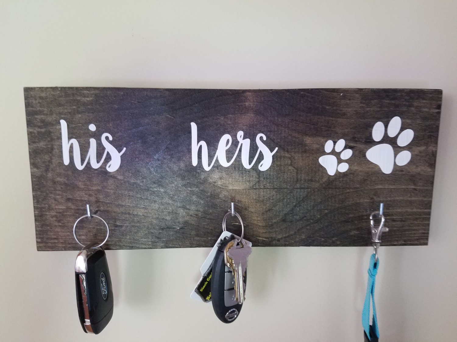 Christmas Presents Aiale Leash or Key Holder The Holiday Aisle