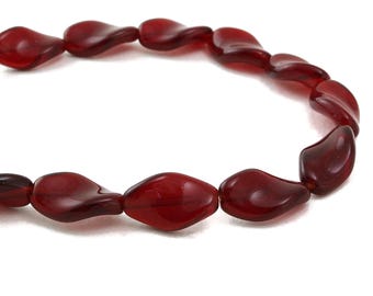 Czech Glass Twist Beads - Red Garnet Transparent - 13x8mm - 15 Beads