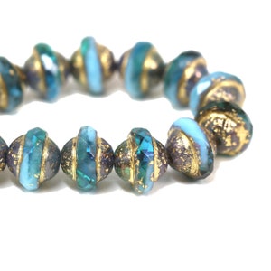 Tschechische Saturn Glasperlen , Transparent Teal und undurchsichtiger Himmelblau Mix mit geätztem Finish und Bronze und Gold wascht - 8 x 10 mm - 10 Perlen