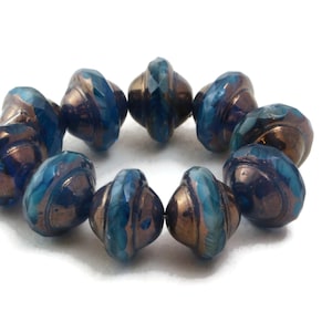 Tschechische Saturn-Glasperlen - Saucer Beads - Capri Blau Transparent und Himmelblau Opak mit Bronze-Finish - 8 x 10 mm Perlen - 10 Stück