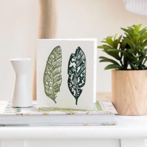 Duo de feuilles en dégradé de vert linogravure | Carte-cadeau