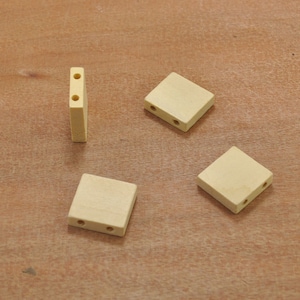 Unfertige quadratische Holzperlen Handwerk, 30 Stück geometrische flache Würfel Holzperlen mit zwei Löchern 18x18x5mm, DIY, Schmuckzubehör