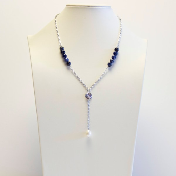 Collier Y en Sodalite et Perle d'eau douce. Sautoir en Y pierres fines et perle. Bijoux pierres et perle. Bijou bleu et blanc. Collier bleu