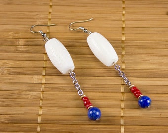 Earrings in white and red coral, lapis lazuli. Jewel in coral and lapis lazuli. Jewel fine stones. Colored stone loops