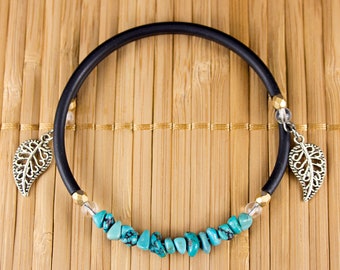 Bracelet rush turquoise chips and black cord. Jewel in Turquoise. Trendy turquoise bracelet. True turquoise jewelry and charms