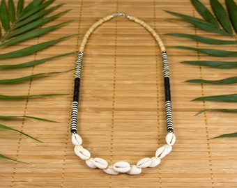 Black and white shell necklace. Mid-length cowrie necklace, vinyl and wood. Shell jewelry. Black and white striped jewel for women.