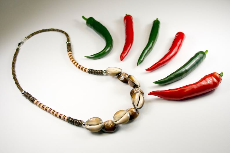 Unisex ethnic necklace in shells coconut rings and vinyl strips Men/'s curd necklace Unisex brown curse jewel