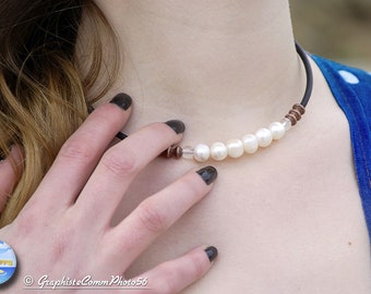 Necklace in Freshwater Pearls, black cord. Neck clean in freshwater beads. Black and white necklace. Chic jewel in beads. Pearl jewelry