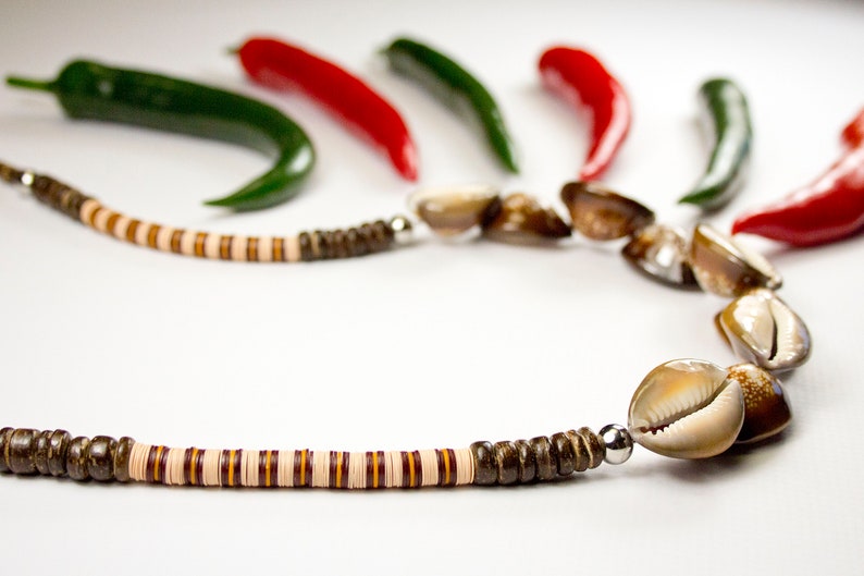 Unisex ethnic necklace in shells coconut rings and vinyl strips Men/'s curd necklace Unisex brown curse jewel
