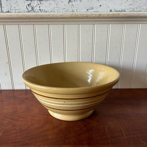 Vintage Yellow Ware Mixing Bowl – 10 1/4&quot; Brown & White Banded Farmhouse Kitchen Bowl – Early to Mid-20th Century Pottery