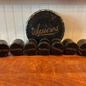 Vintage Spice Tin Set Black Gold Round Metal Container with 7 Spice Tins Mustard Nutmeg Cloves Primitive Farmhouse Kitchen Decor
