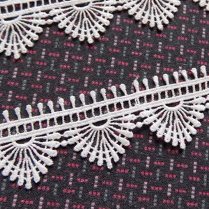 Off White Venice Lace Trim by the yard, 25 mm Scalloped lace trim