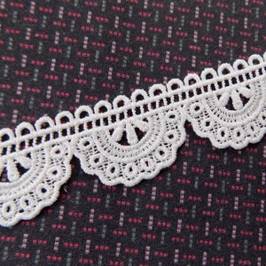 Off White Venice Lace Trim by the yard, 25 mm Scalloped lace trim