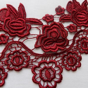 Garniture en dentelle de Venise bordeaux par cour, garniture en dentelle rouge vin