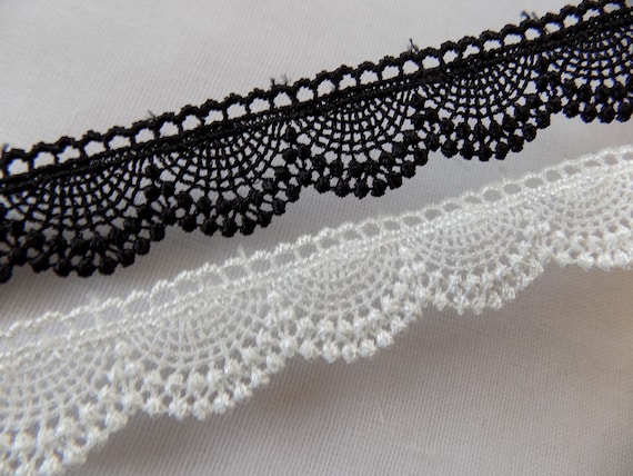 Stretch Lace Trim - Narrow Black Scallop - 2 (5 cm) — LilypaDesigns