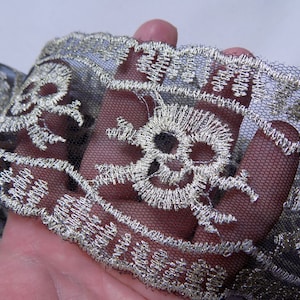 Garniture en dentelle de crâne, dentelle de tulle noir/blanc avec broderie métallique, garniture en dentelle métallique par cour