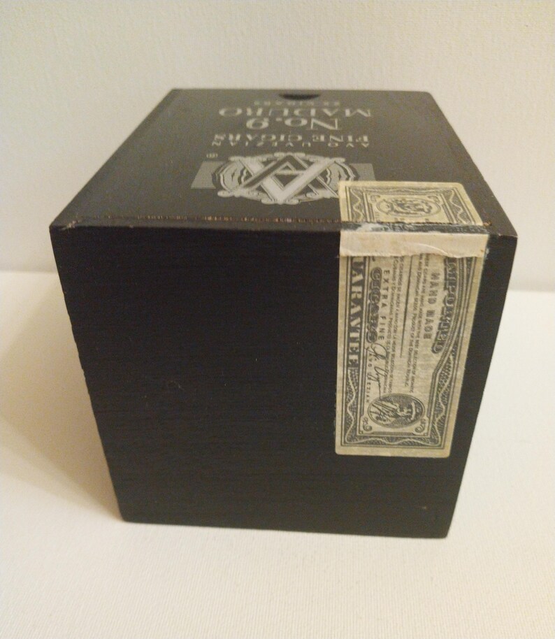 Caja de cigarros Avo Uvezian No. 9 Maduro imagen 4