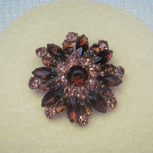 Amber Pin